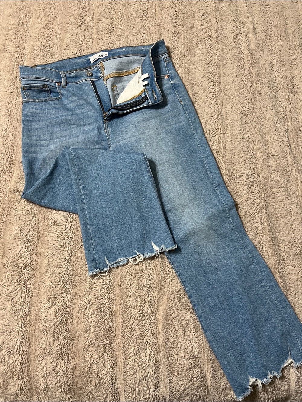 LOFT Light Blue Frayed Hem CROPPED Women’s Jeans